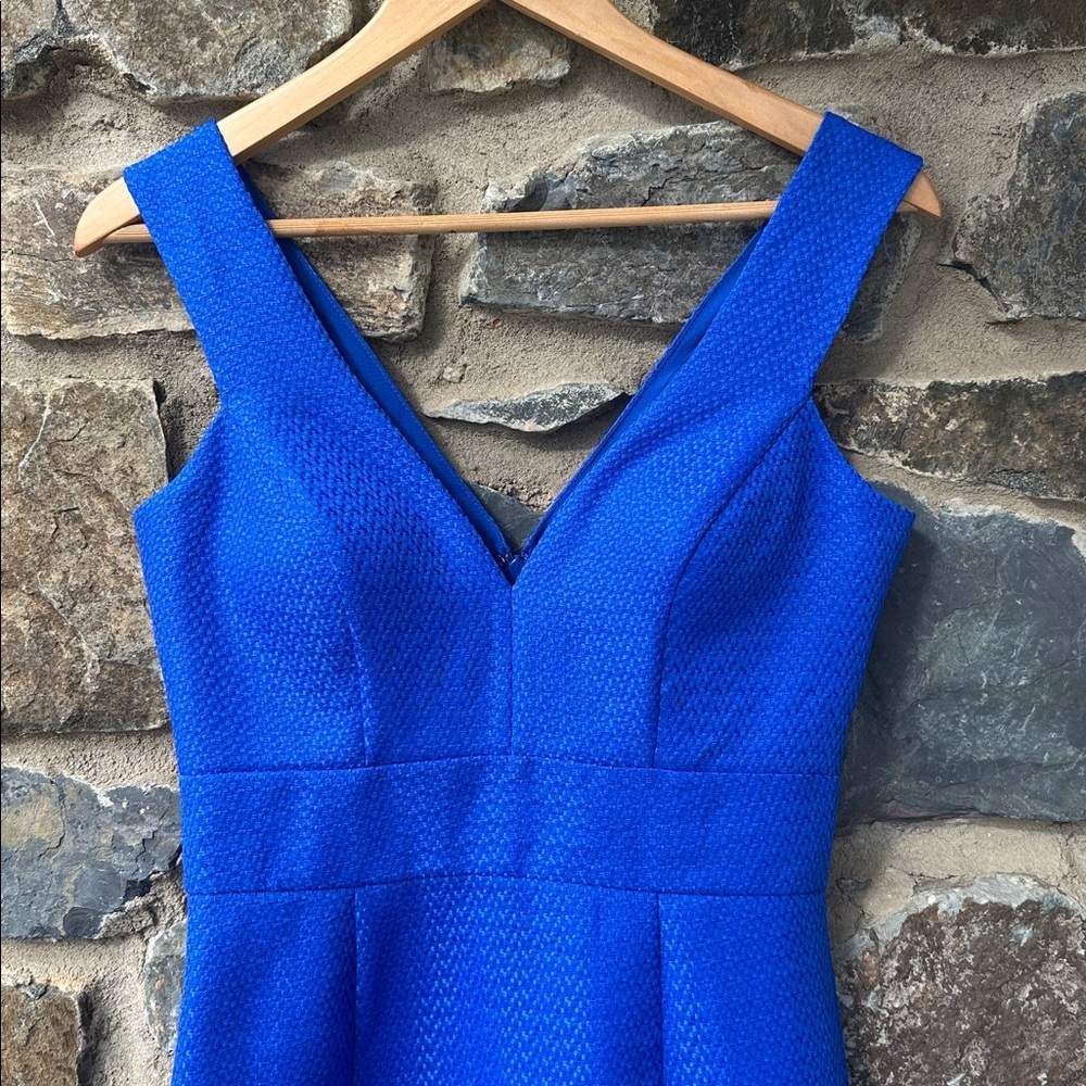 Mac Duggal Vintage Sleeveless V-Neck Mini Sheath Dress in Royal Blue Size 6 - Picture 3 of 9
